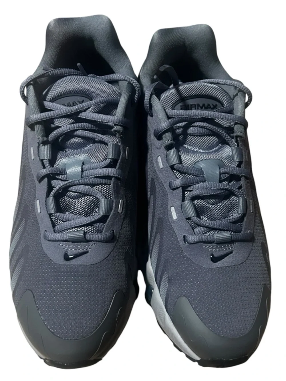 Nike Men’s Black and Gray Cushioned Athletic Trainers - Picture 3 of 6
